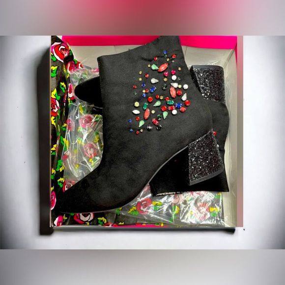S♥️LD 💫. NIB BETSEY JOHNSON - LEA Suede Gemstone Embellished Booties♥️ - Picture 2 of 11